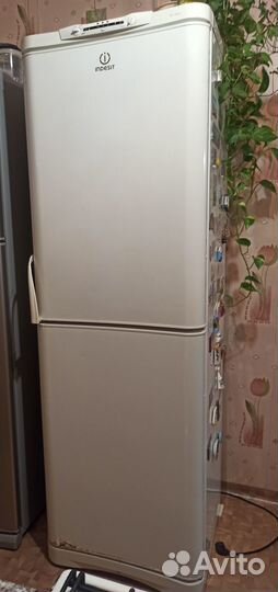 Холодильник двухкамерный б/у