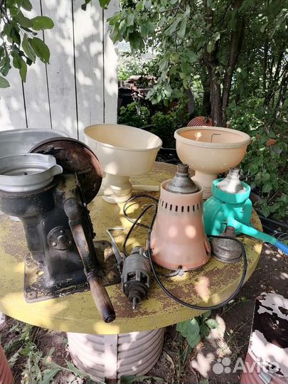 Сепаратор для молока ручной и электрический