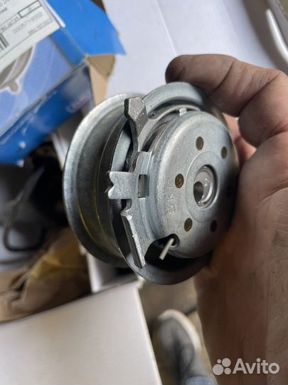 Ролик натяжитель ремня грм шкода, фольксваген