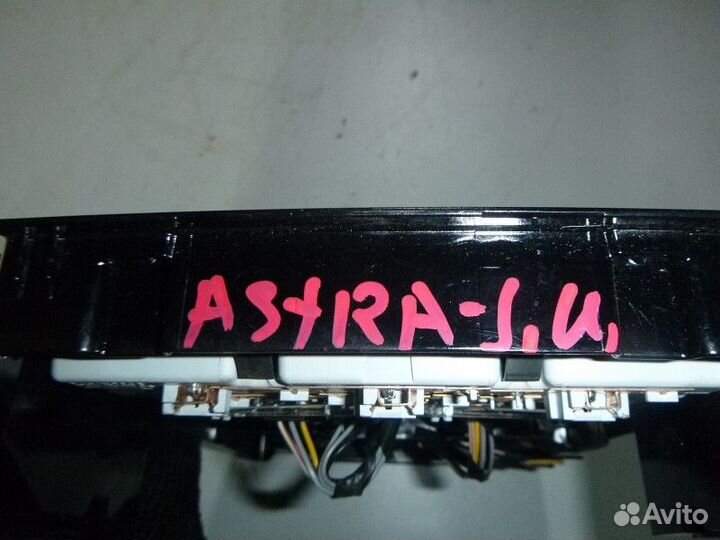 Плафон салона opel astra J 2010