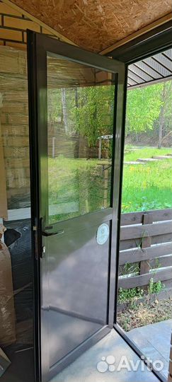 Алюминиевая дверь в сборе с коробкой