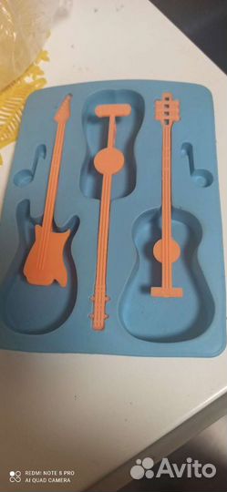 Форма для льда с силиконовым дном