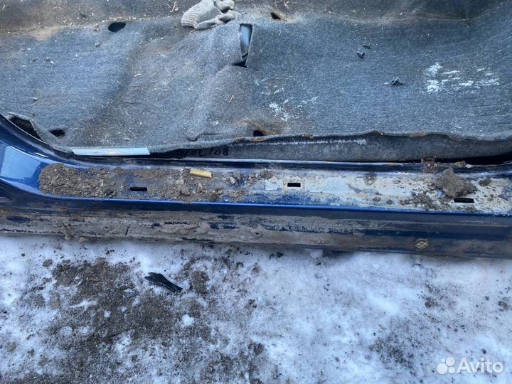 Порог со стойкой правый Nissan Tiida C11 2007-2014