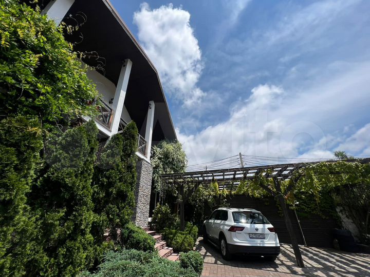 Дом 400 м² на участке 7,2 сот.