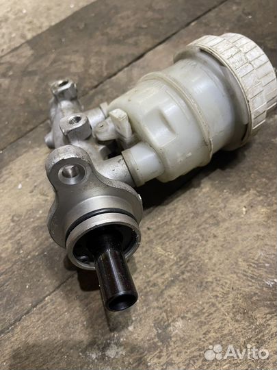 Главный тормозной цилиндр Mitsubishi L200 4D56