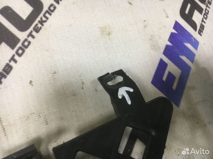 Накладка торпедо правая нижняя Шкода Октавия тур