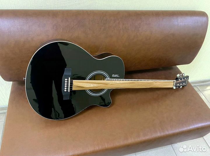 Акустическая гитара