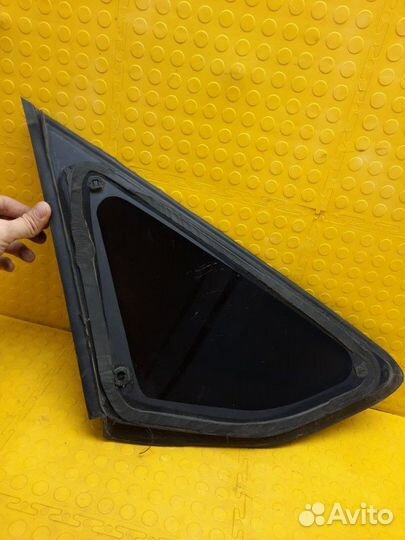 Стекло боковое заднее правое Ford Focus 3