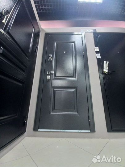 Дверь входная железная уличная