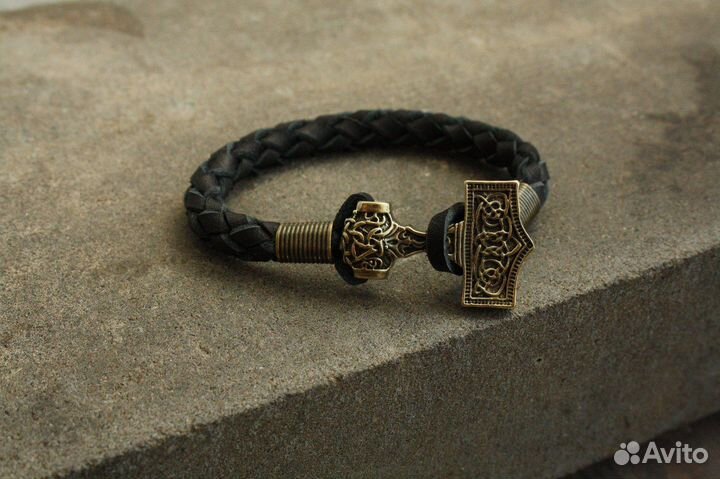 Кожаный браслет с Молотом Тора