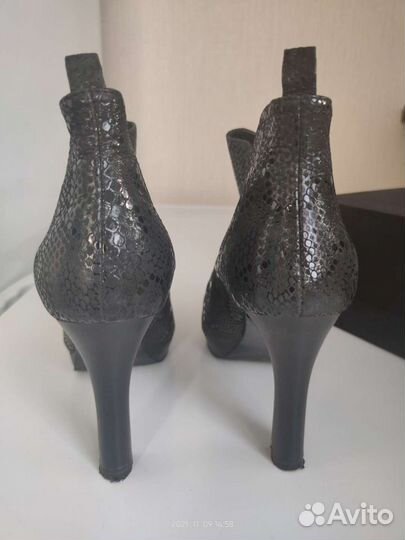 Ботильоны кожаные черные (питон) 39р TG Collection