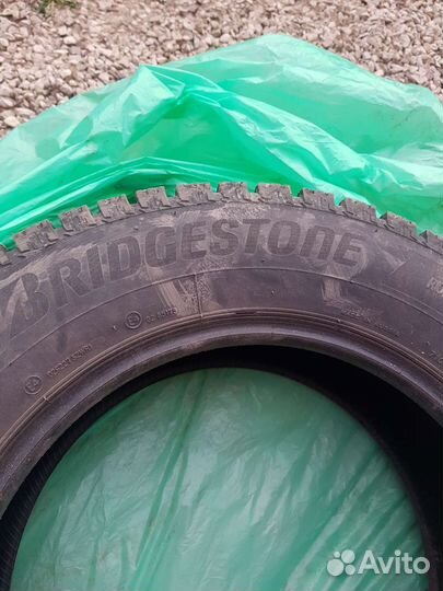 Bridgestone Ice Cruiser 7000S 215/65 R16 98