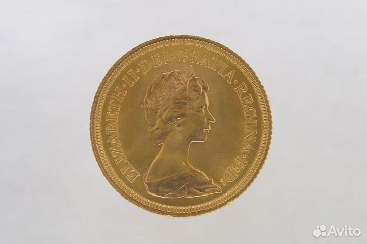 Золотая монета соверен Елизаветы 2 1974