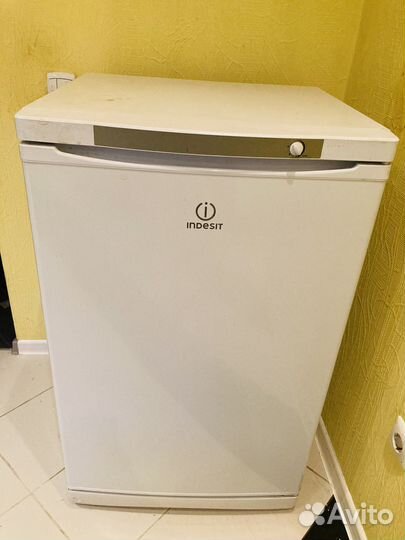 Морозильная камера Indesit SFR 100