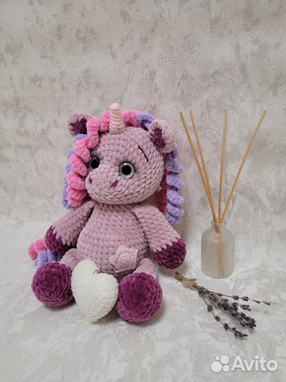 Вязаная игрушка крючком единорожка