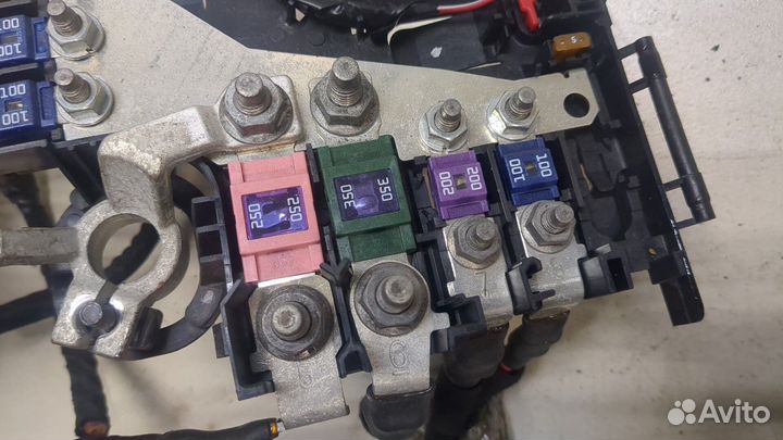 Блок предохранителей Cadillac XT5, 2019