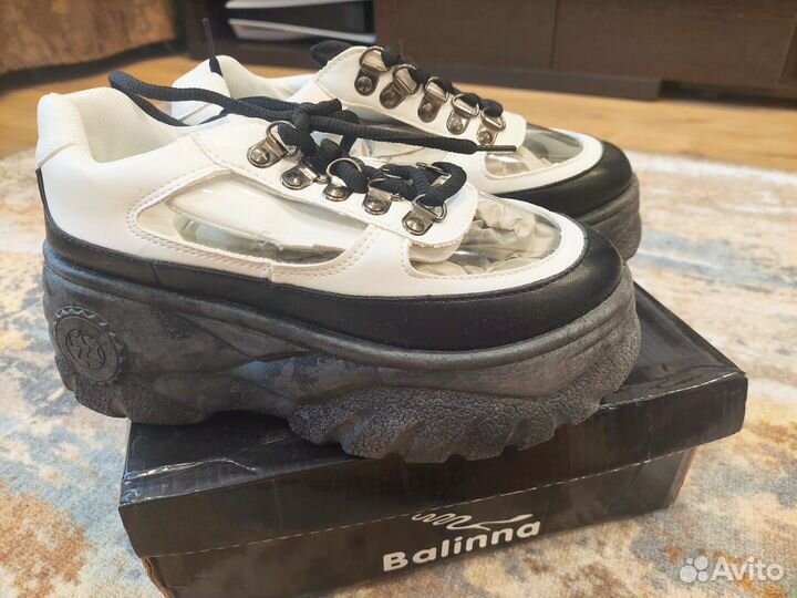 Кроссовки женские