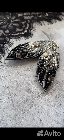 Женская брошь Перо ручной работы