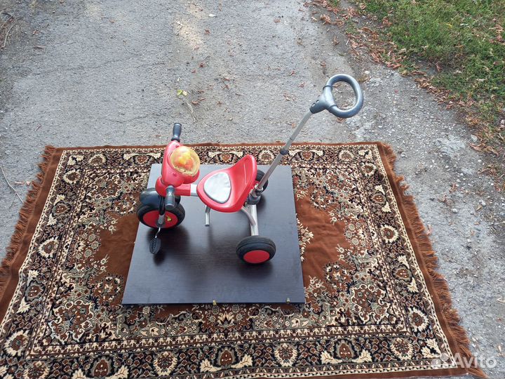 Трёх колёсный велосипед с ручкой управления