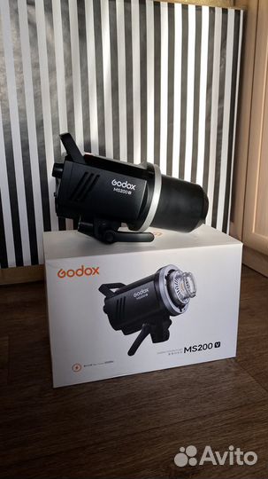 Студийная вспышка Godox MS200V