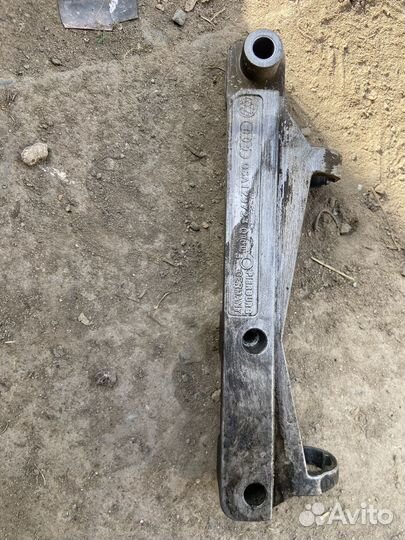 Кронштейн коллектора октавия а5