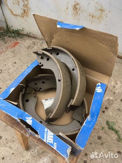 Колодки тормозные (Митсубиши Делика)