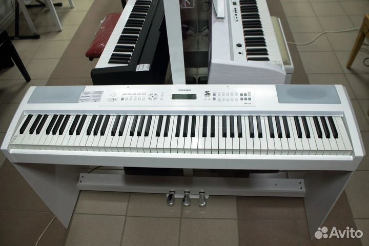 Цифровое пианино белое в корпусе Ringway
