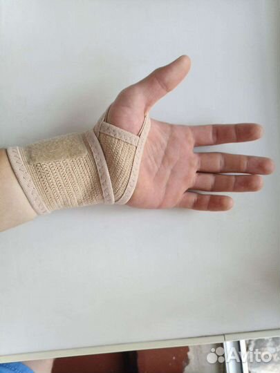 Бандаж на лучезапястный сустав
