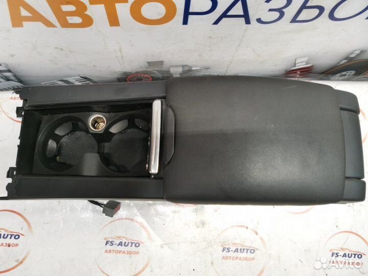 Подлокотник Volvo V60 2.0 дизель D5204T 2014