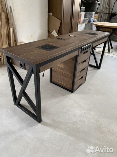 Маникюрный стол