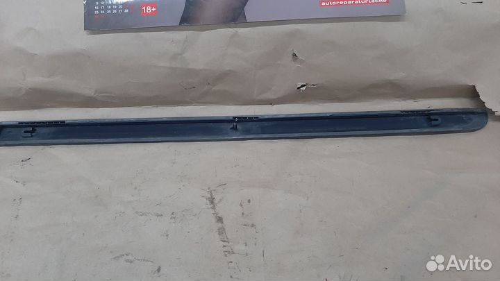 Молдинг передней левой двери нижний Volvo XC90