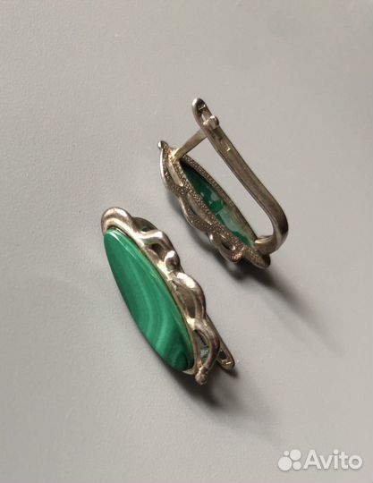 Серебряные серьги с малахитом