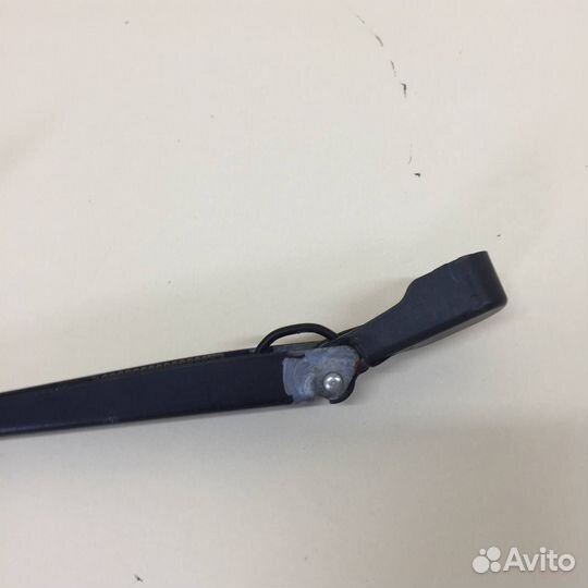 Поводок стеклоочистителя передний левый LADA Largu