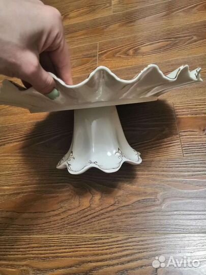 Тортница на ножке