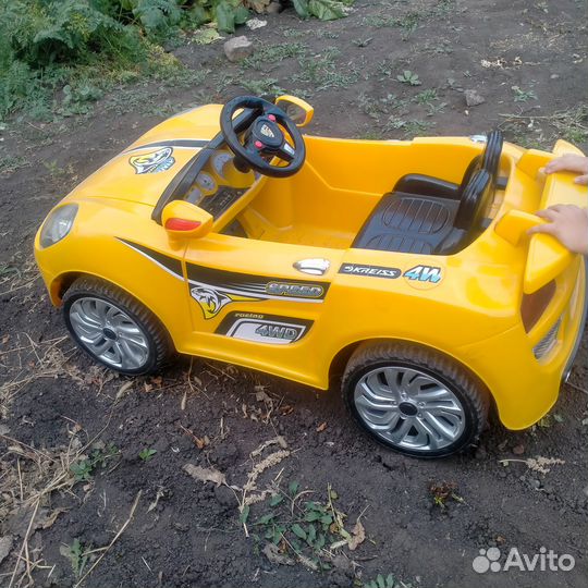 Детский электромобиль