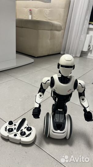 Игрушка робот silverlit O.P.ONE