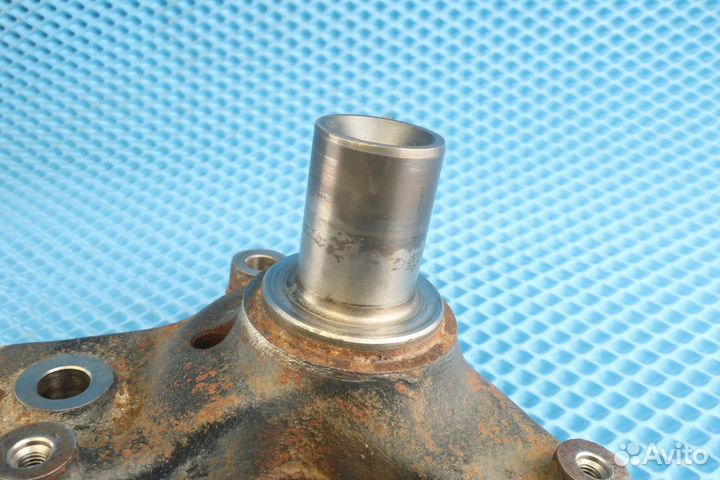 Кулак поворотный задний левый VW Golf 6