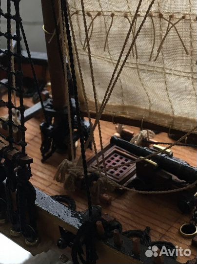 Модель парусной шхуны