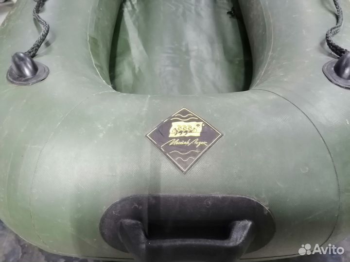 Продам лодку Ривьера 3000