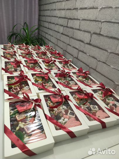 Корзины и подарки из сухофруктов, фруктов, цветов