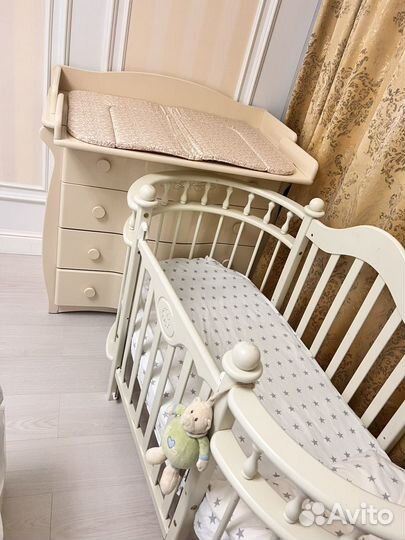 Кроватка и пеленальный комод