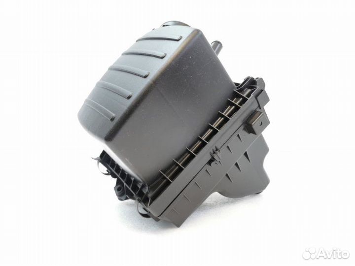 Корпус воздушного фильтра Jeep Grand Cherokee WK2