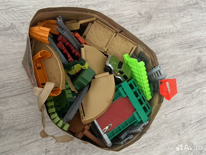 Томас и его друзья