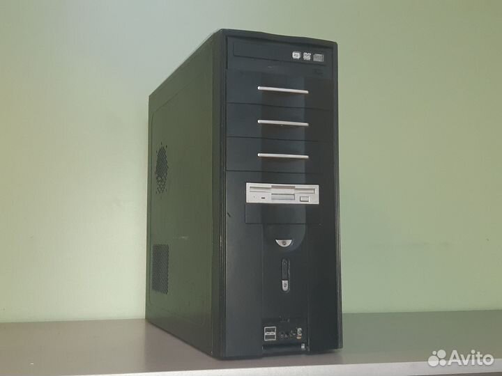 Домашний Intel Core Quad Q8200 4Gb HDD 320Gb