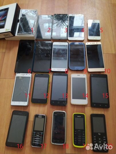 20 телефонов на запчасти