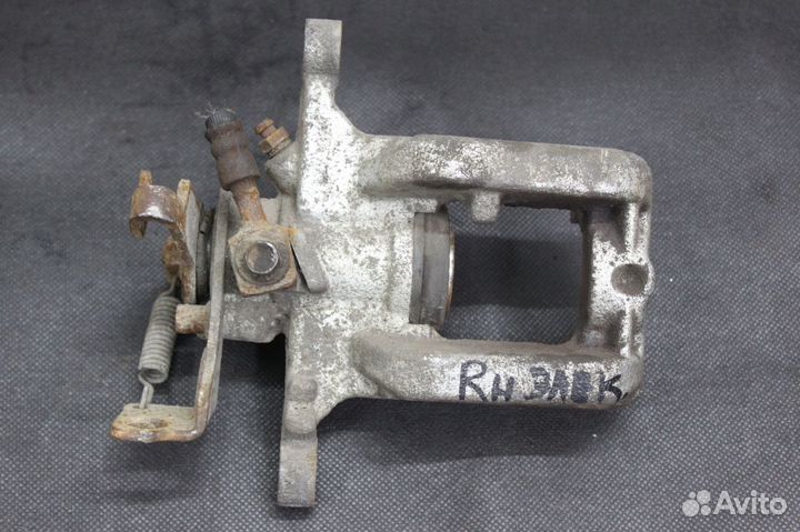 Суппорт задний правый электроручник Опель Астра J