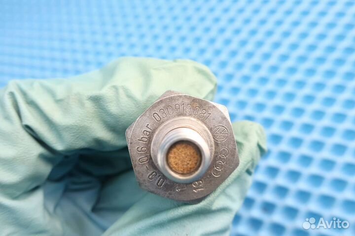 Датчик давления масла 03C919081 Volkswagen Jetta 6