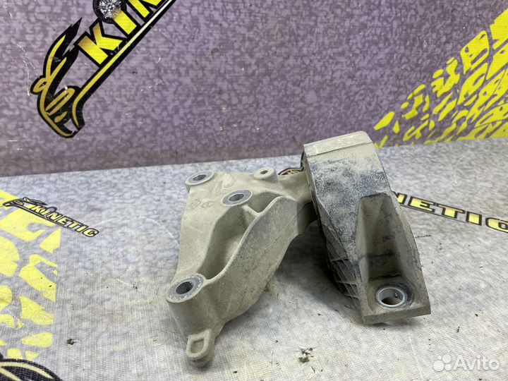 Опора двигателя правая Логан 2 8V K7M 2017 Сандеро