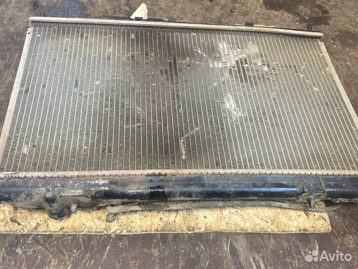 Радиатор охлаждения Mitsubishi Space Wagon