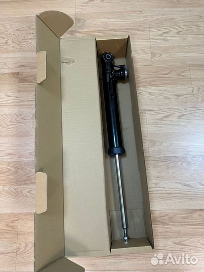 Audi амортизатор задний Q5 8K0513026J